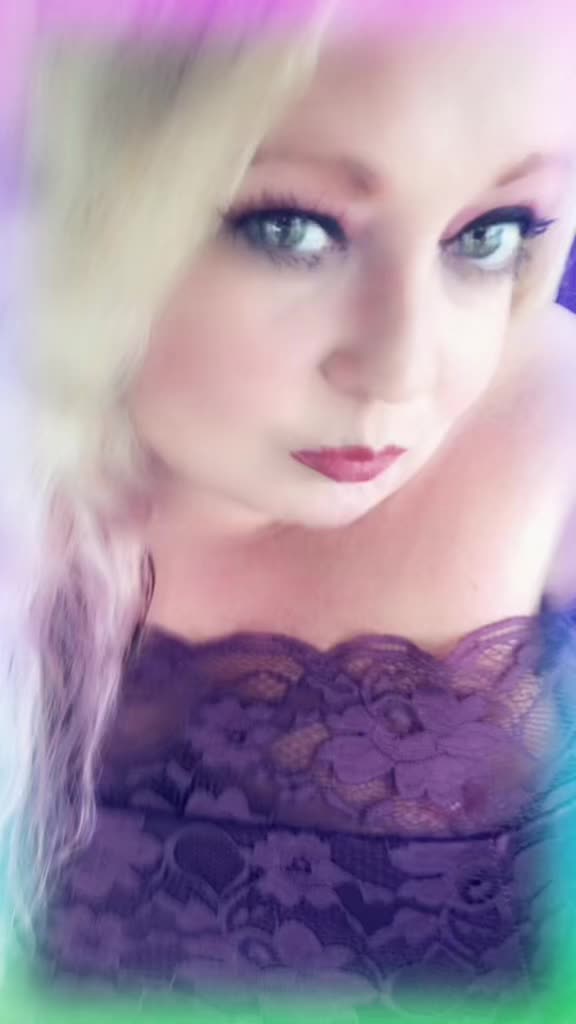 @Ellyn Marie170