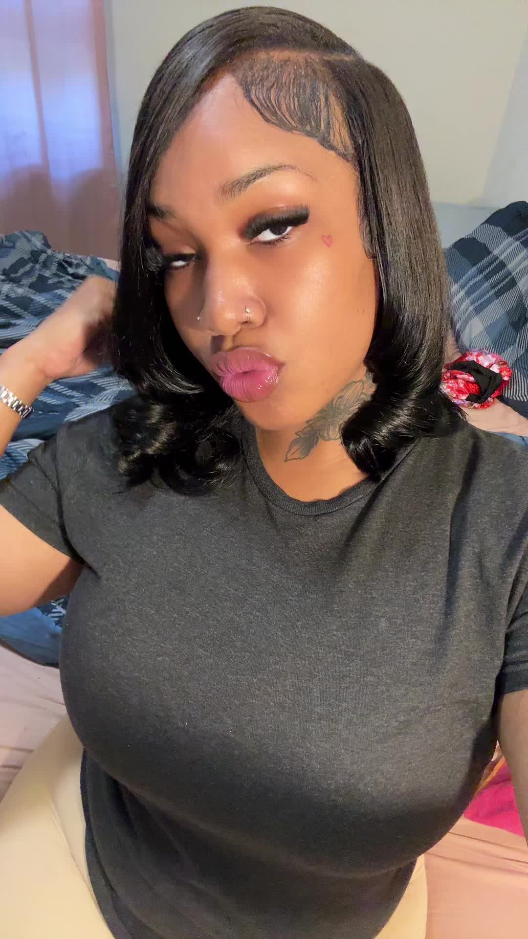 @4theloveofmoni_