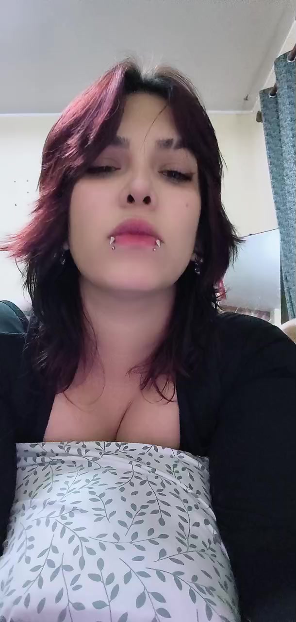 @Nath 🖤❤️