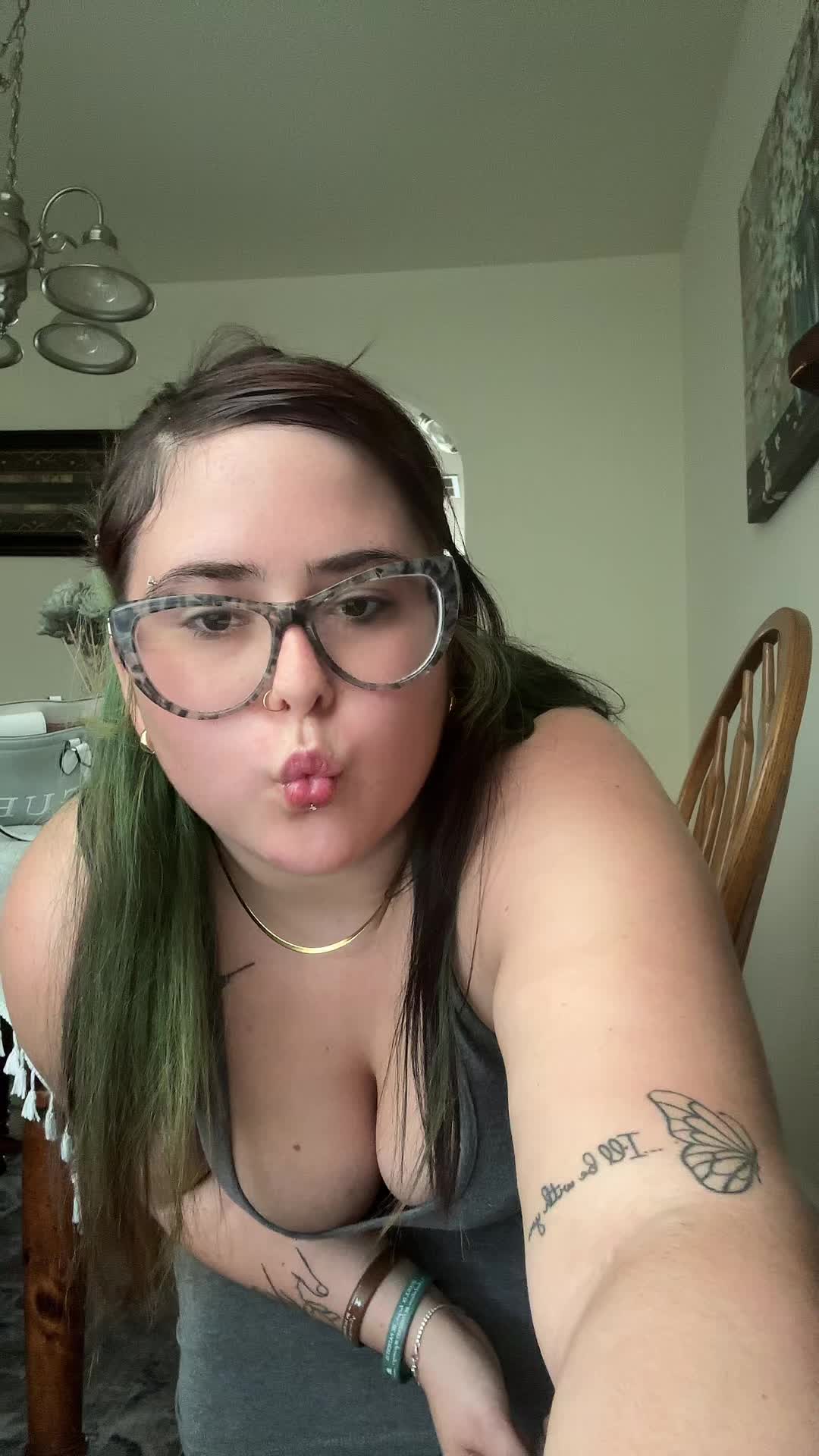 @maddie👩🏼&zwj;🦲
