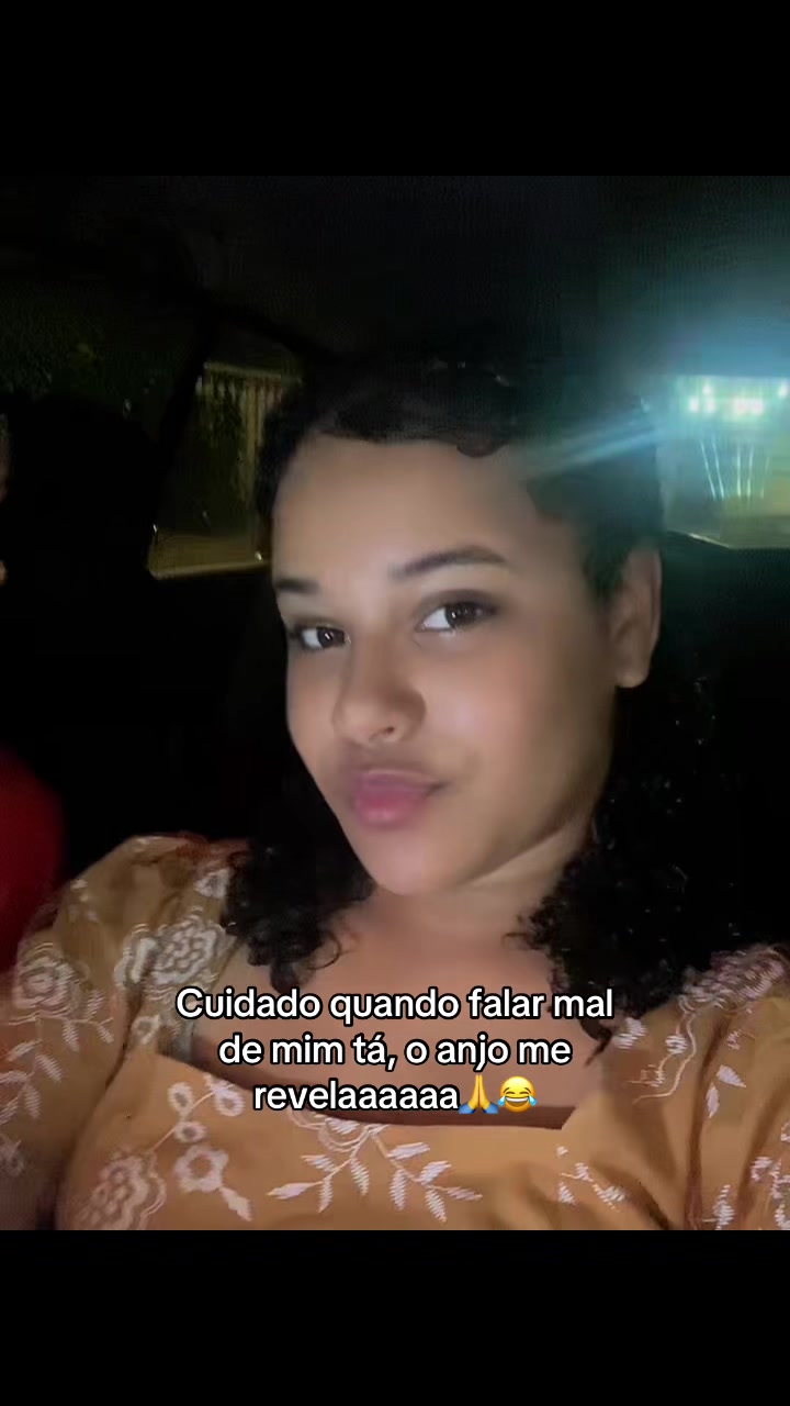 @carolainevitoria