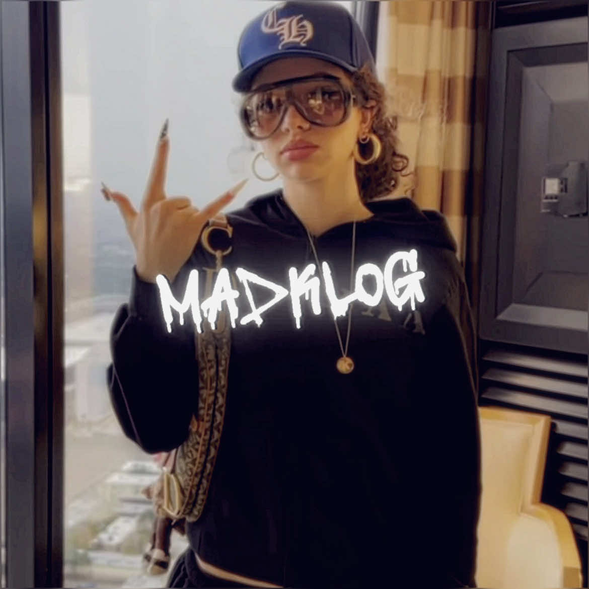 @Madeline🕷️