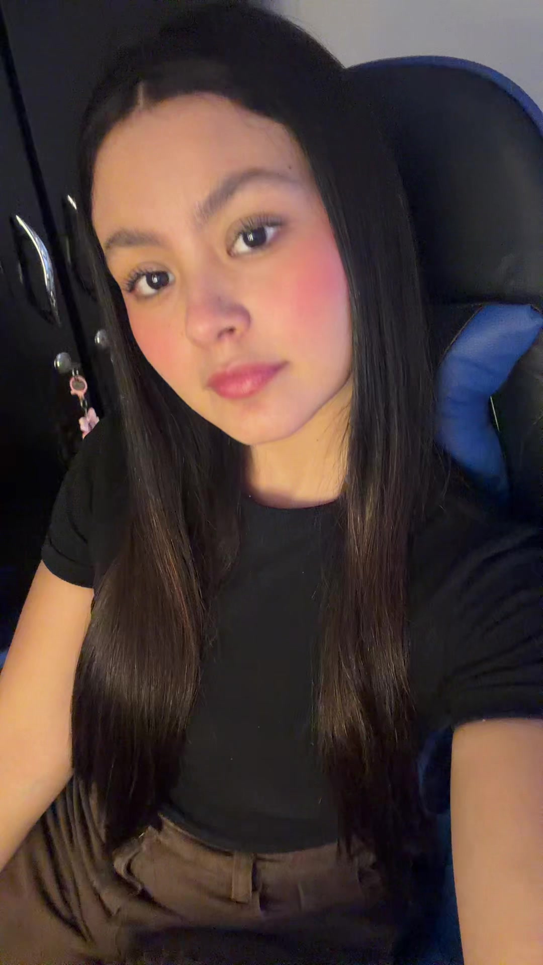 @Cheel🖤✨