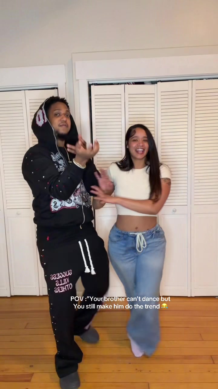 @isthataleiza_