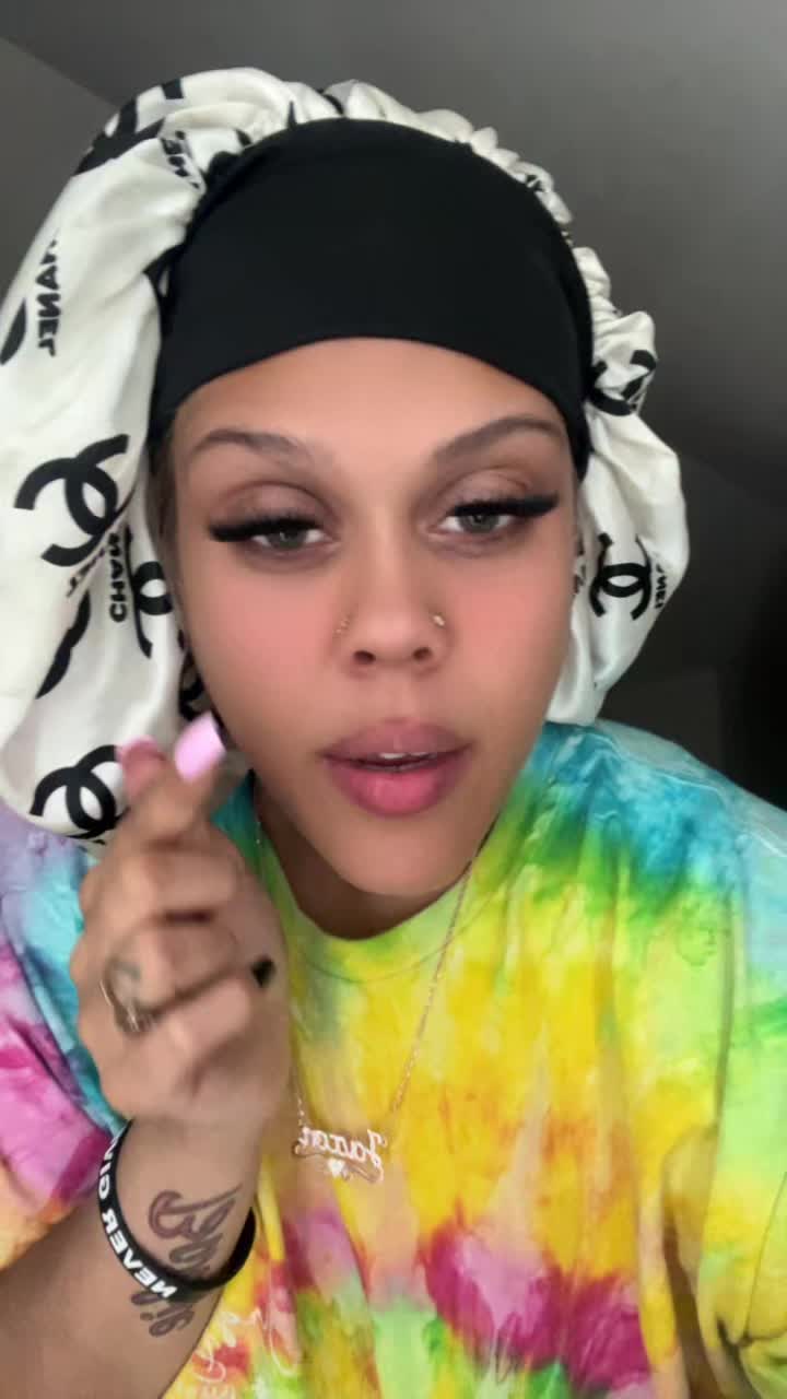 @whyshesopink