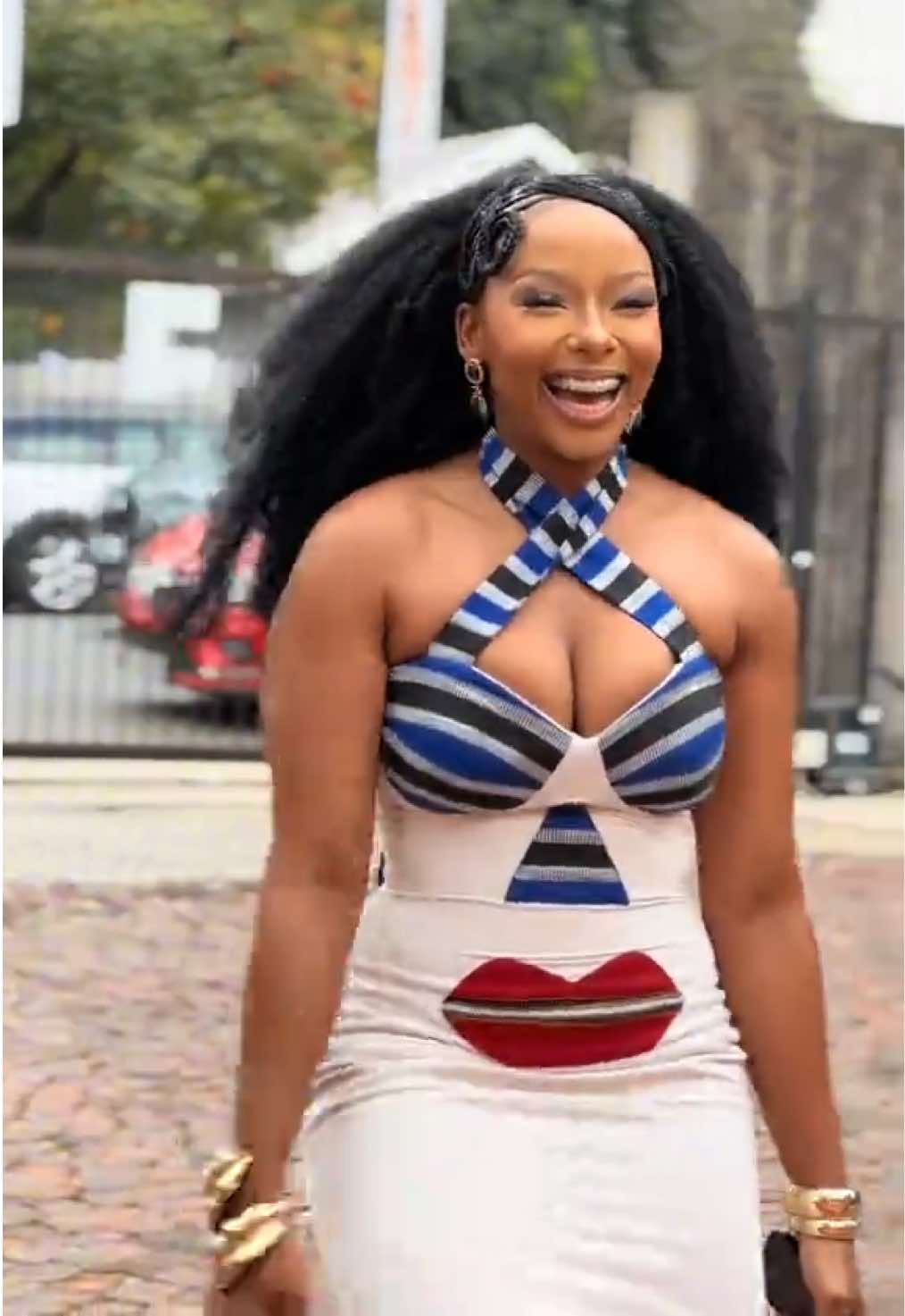 @KhanyaMzobe