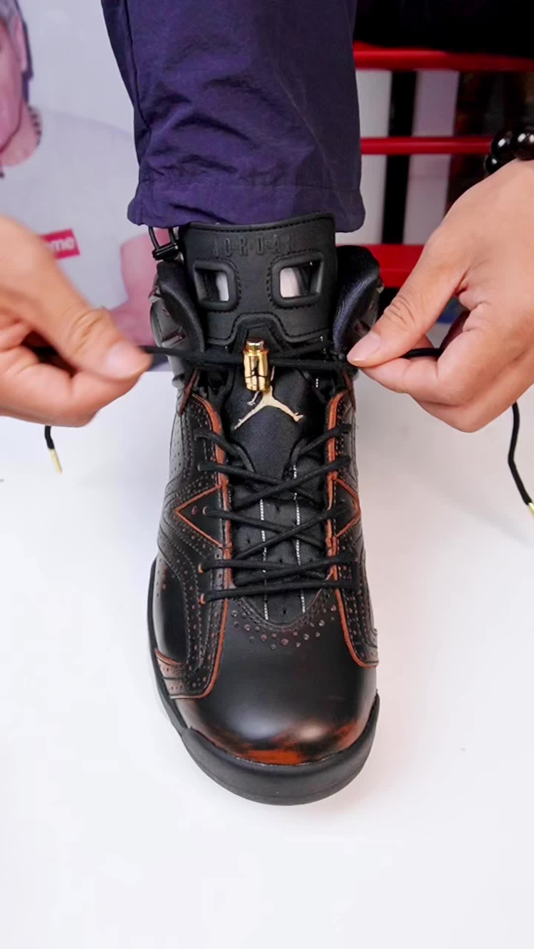 @Lacedsneaker
