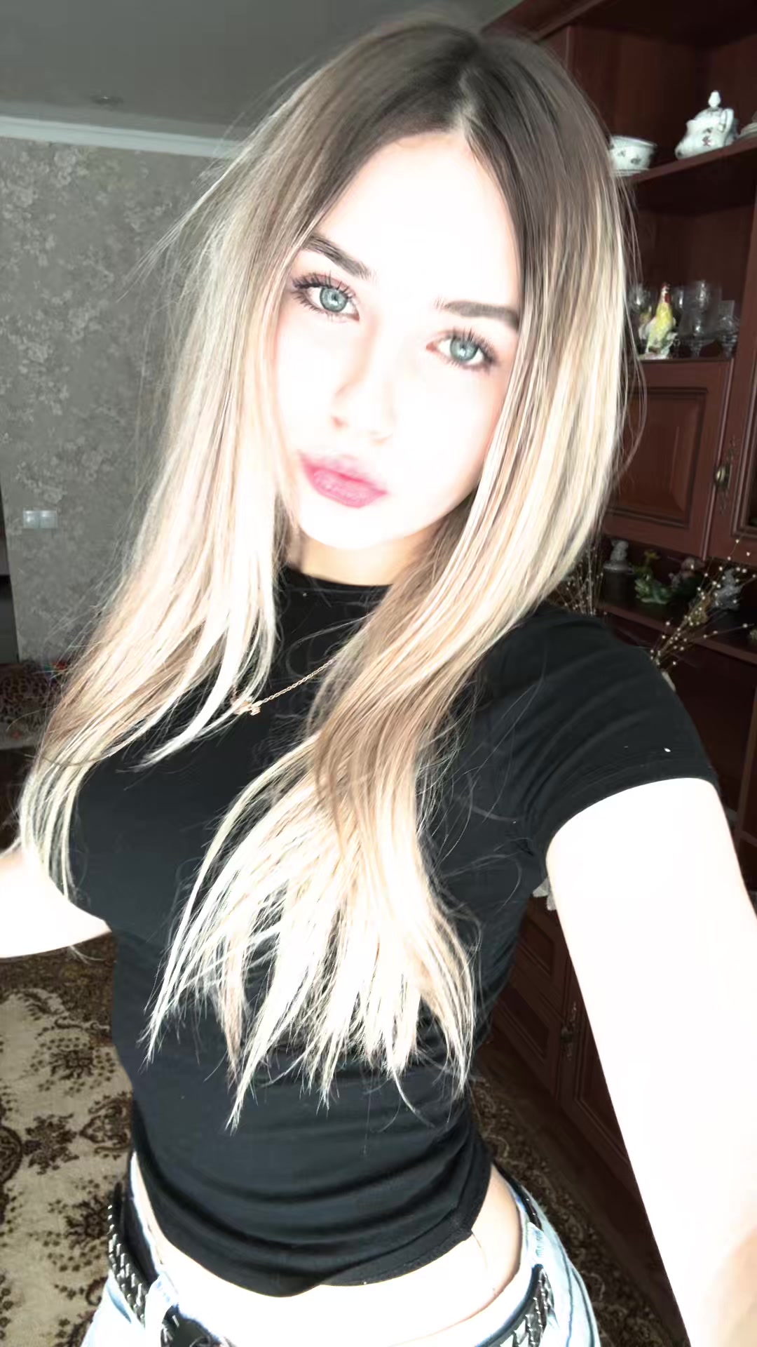 @бледная