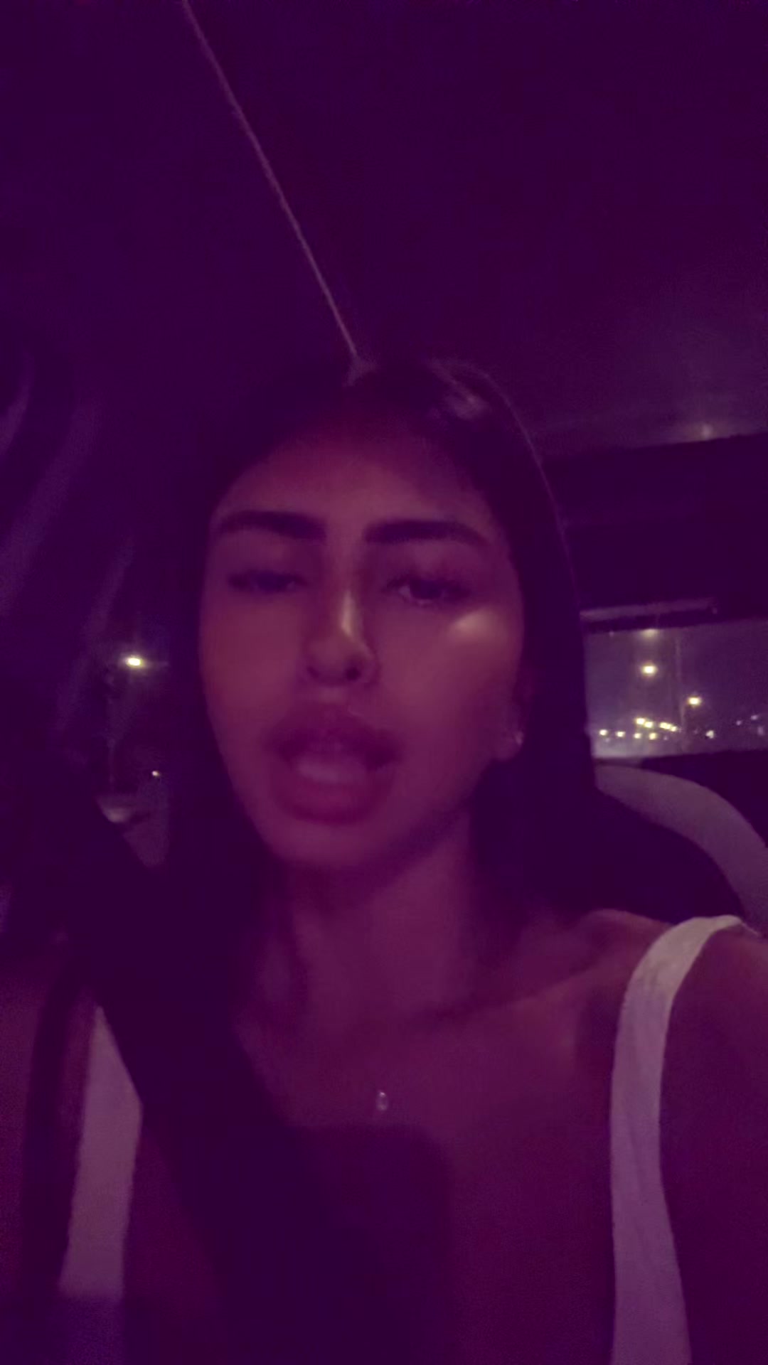 @אביב מרדכי | מדריכת ציפורניים