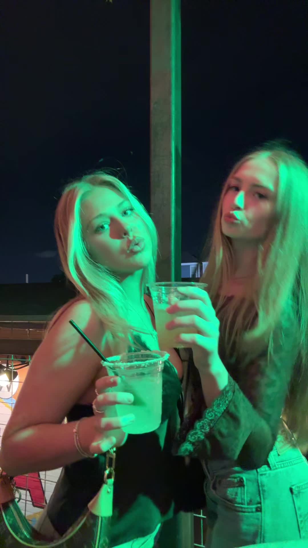 @ellie.land