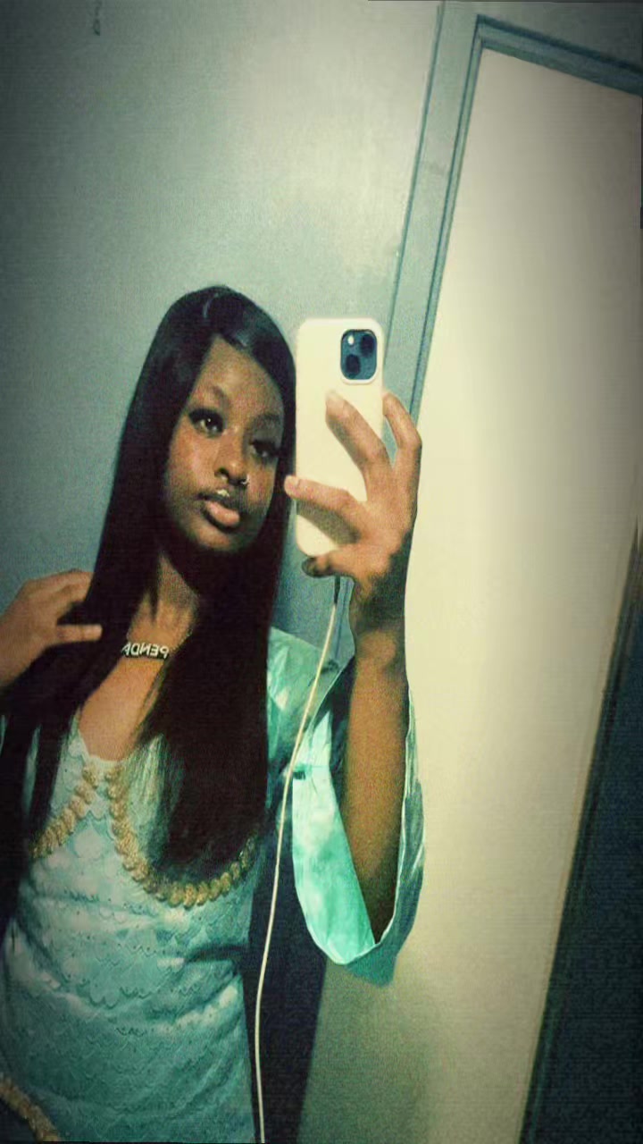 @imthequeenn@gmail.com