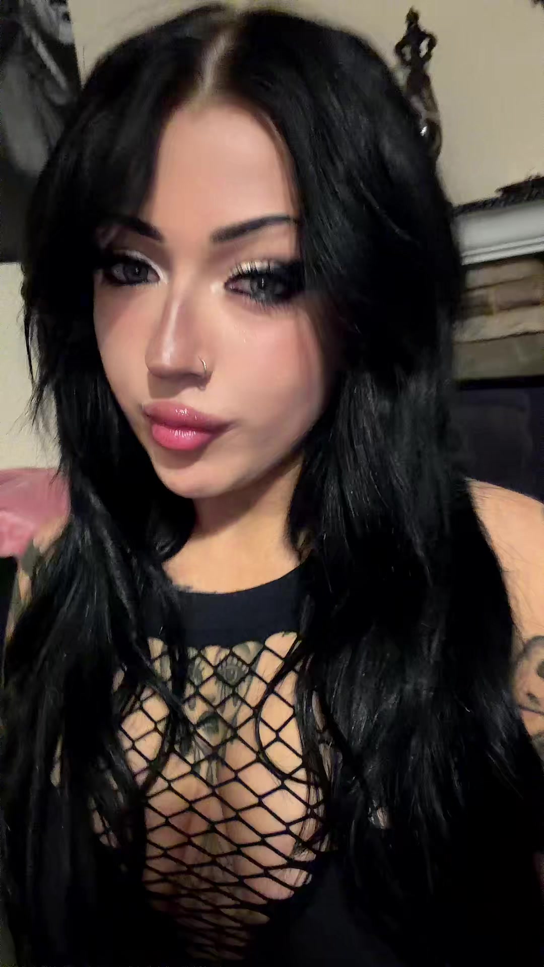 @drowningmysorrowz