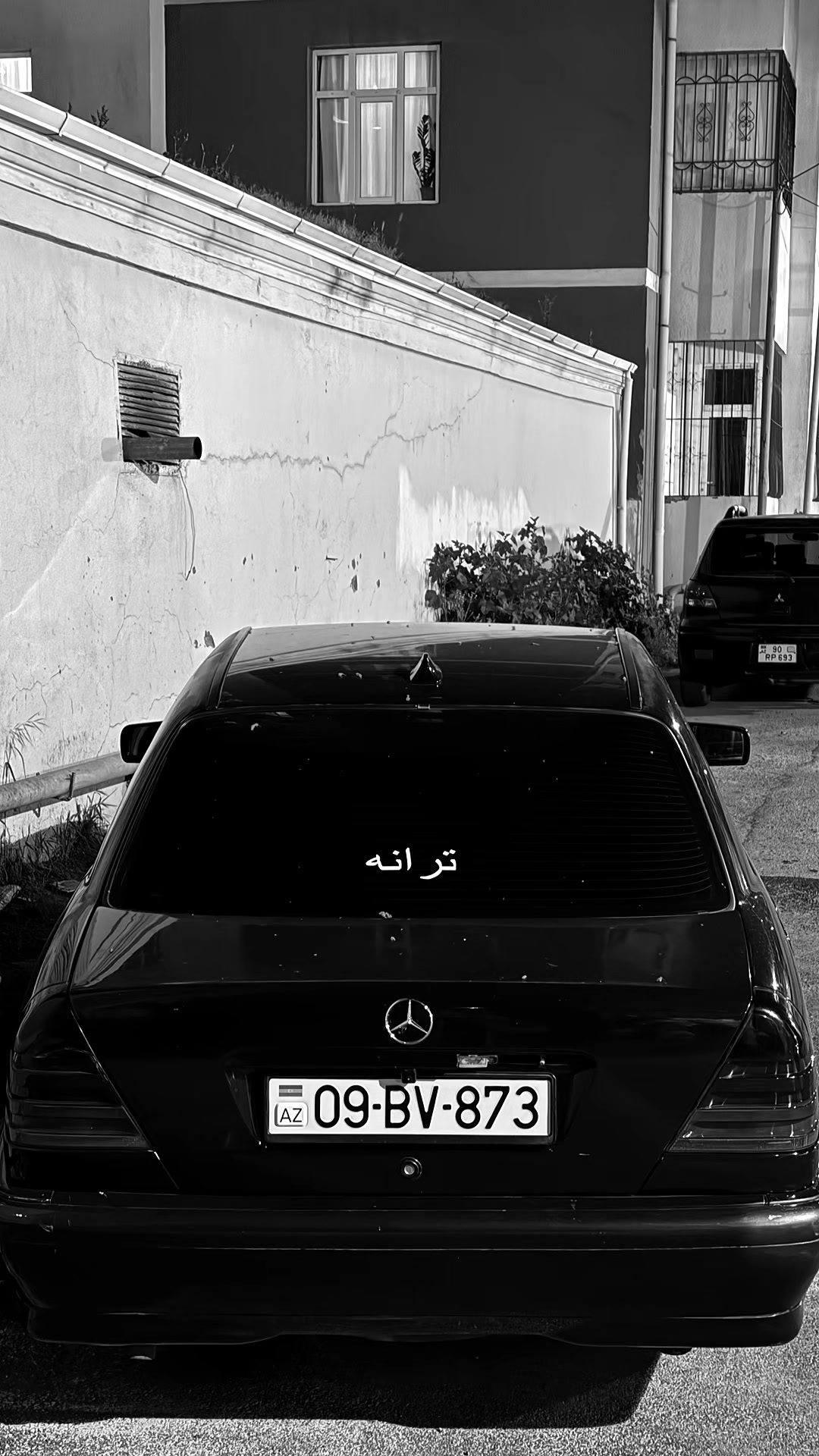 @873