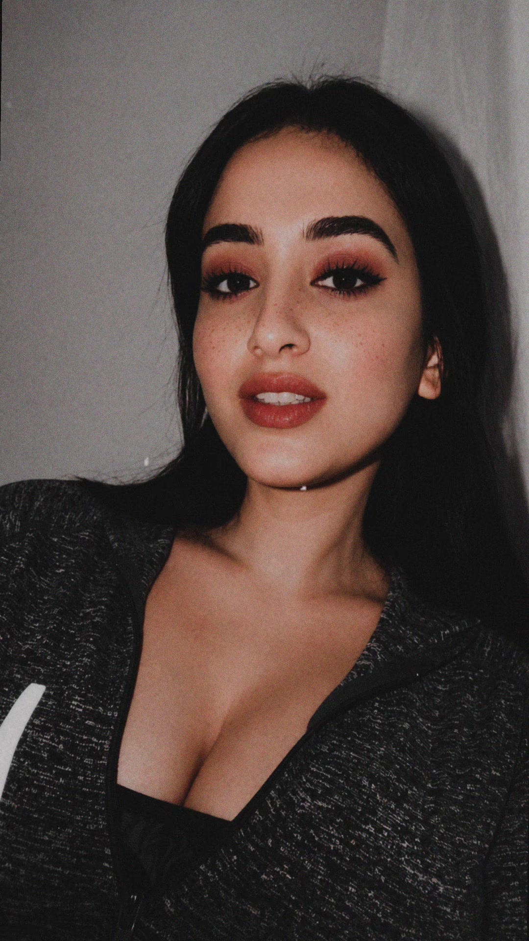 @️