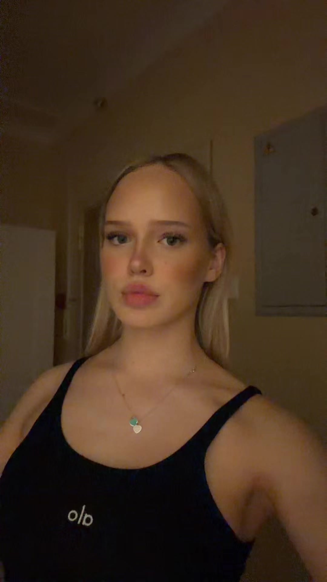 @👩🏼