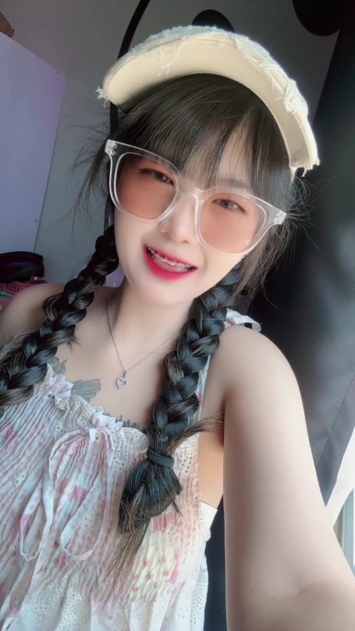 @WoradaSatphanich