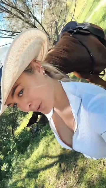 @Elle