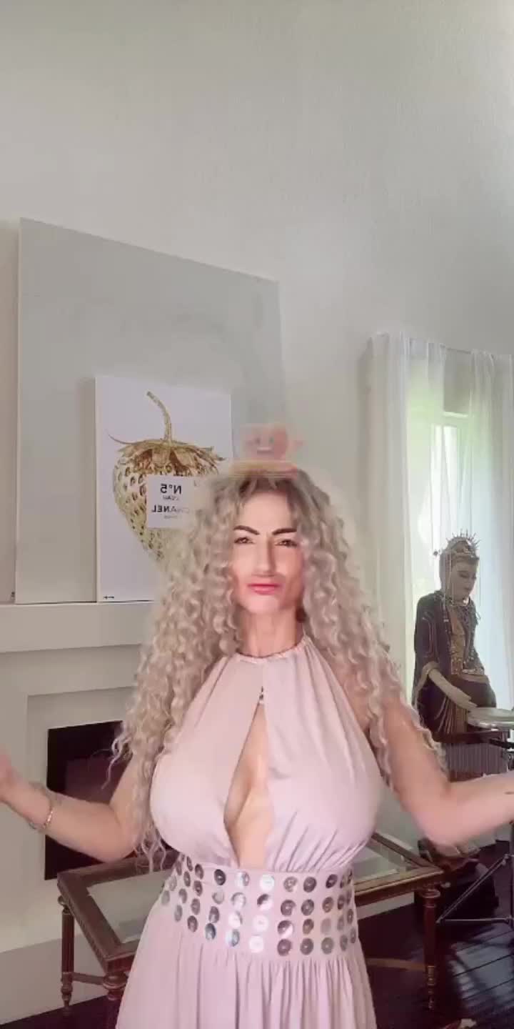 @Danielle_Paige_Pro