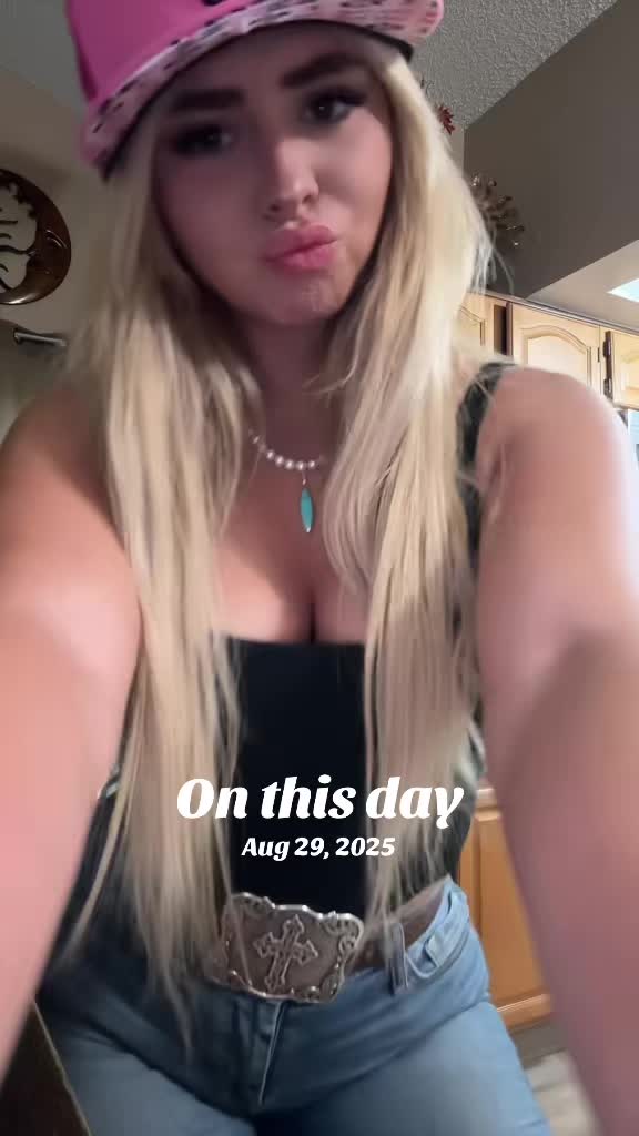 @Valianna Rose