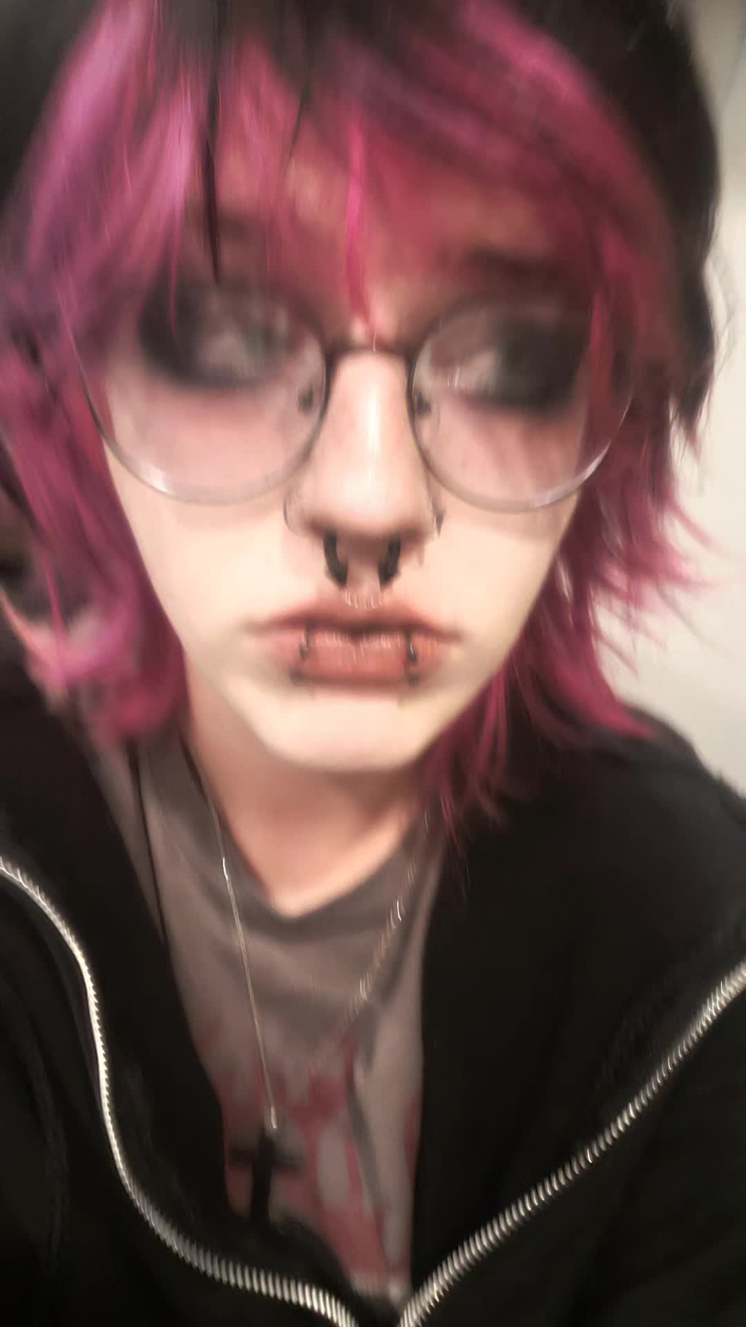 @💜Aaron🖤(he/him)