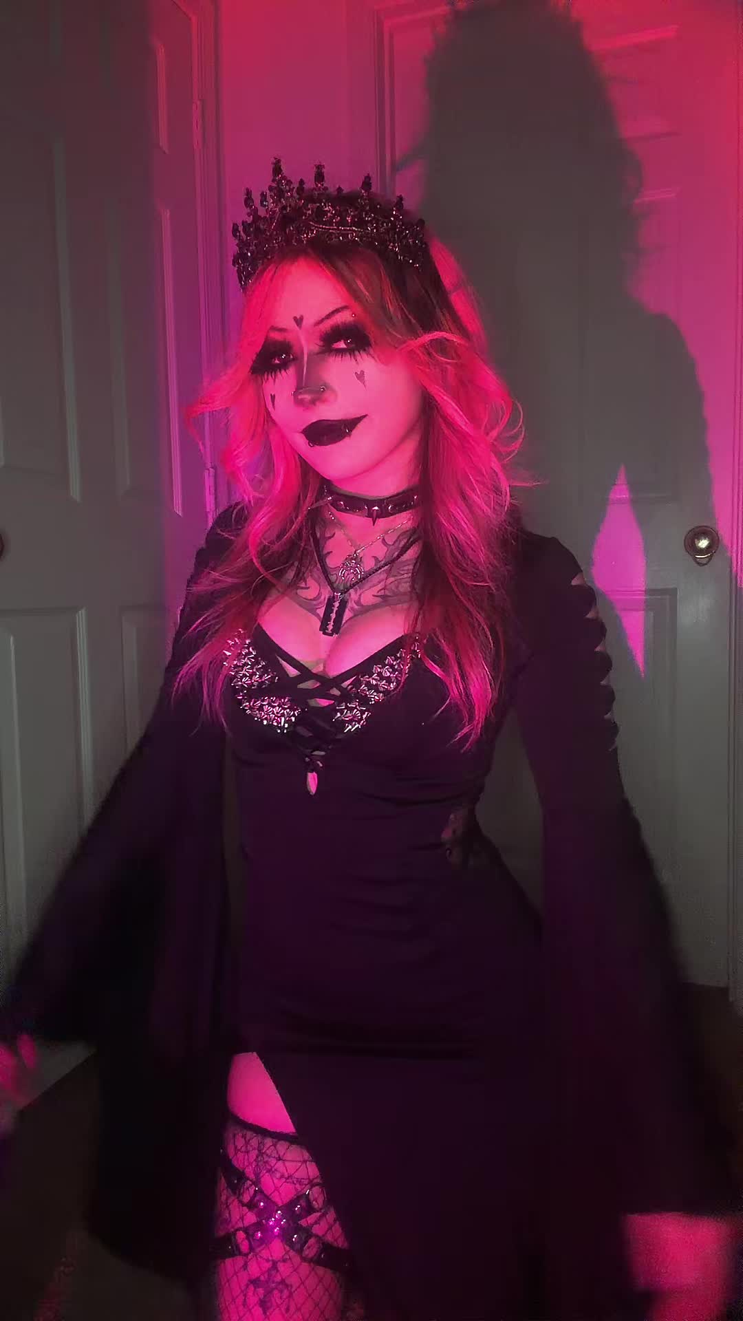 @kissingrazors