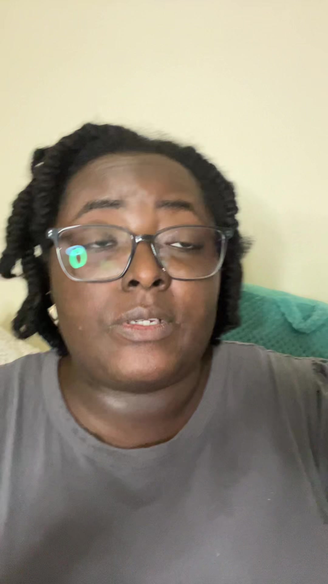 @_QueenofGlitch