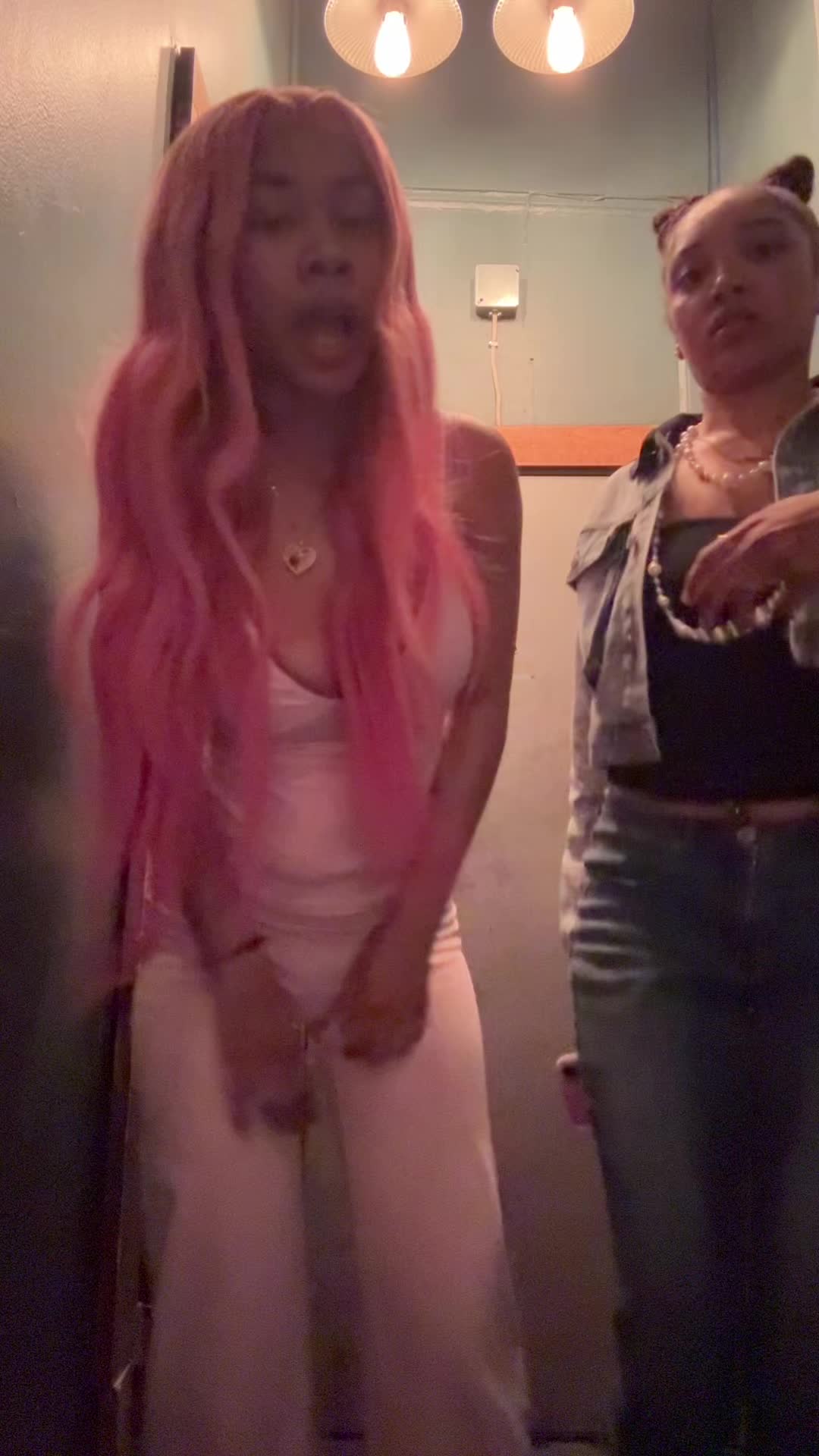 @Lady BL💞🦇