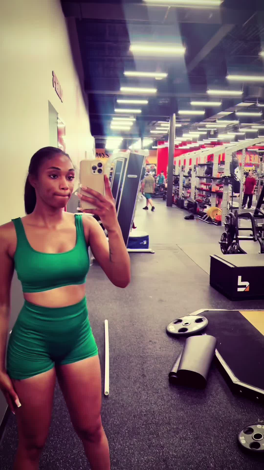 @TheRealGoldenbeautii