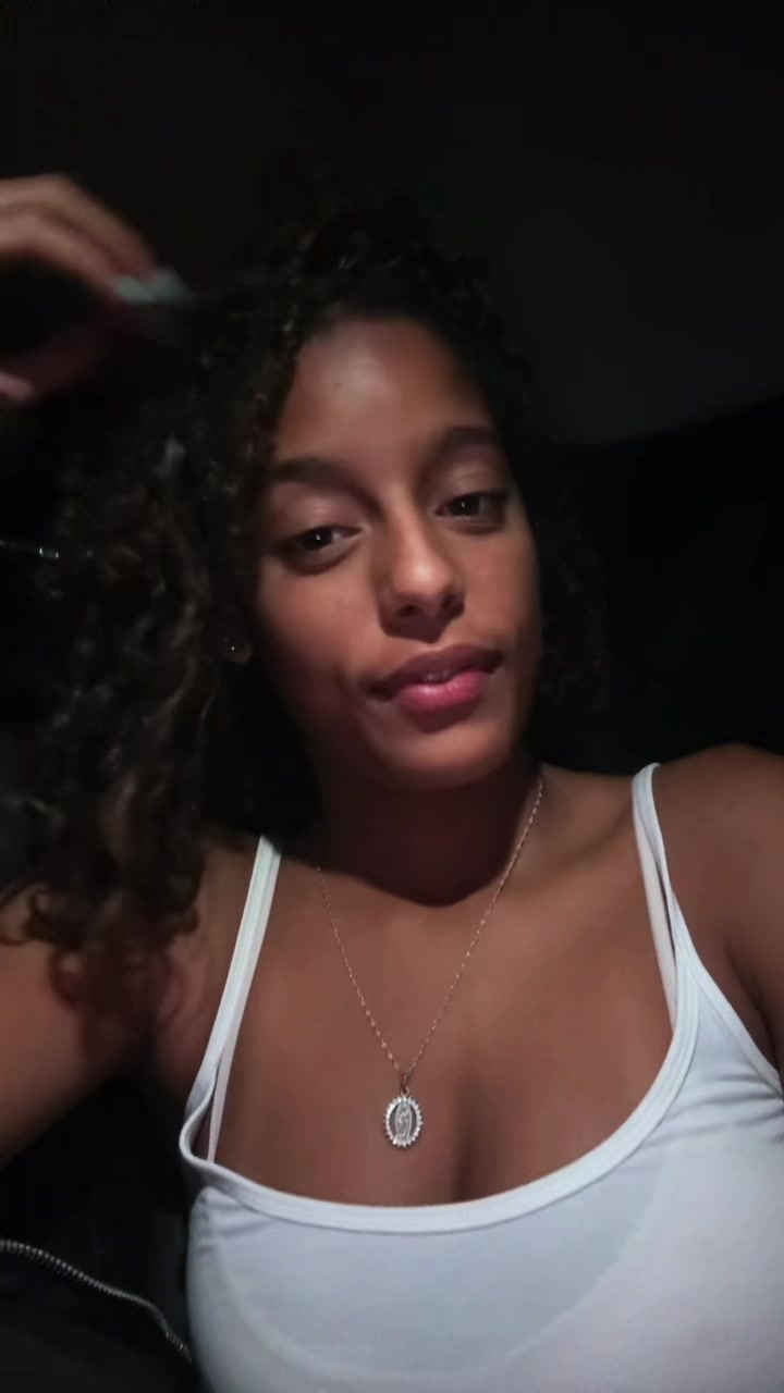 @Elayne_Pires👣
