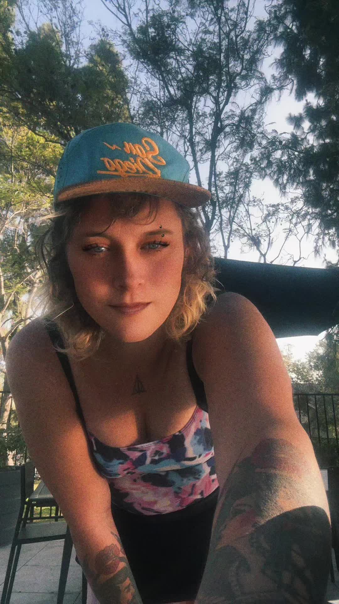 @Sylvie (GQ) 🎆 🏳️&zwj;⚧️ 🪽💜