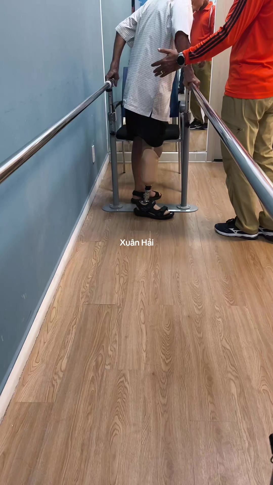 @Hải R&acirc;u Tay Ch&acirc;n Giả