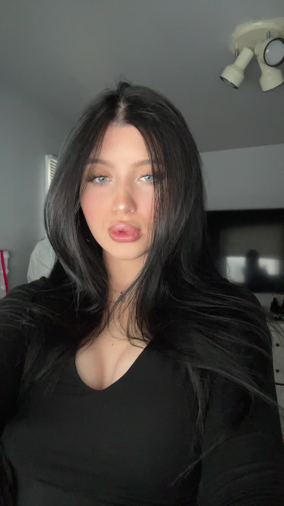 @rachelritzler