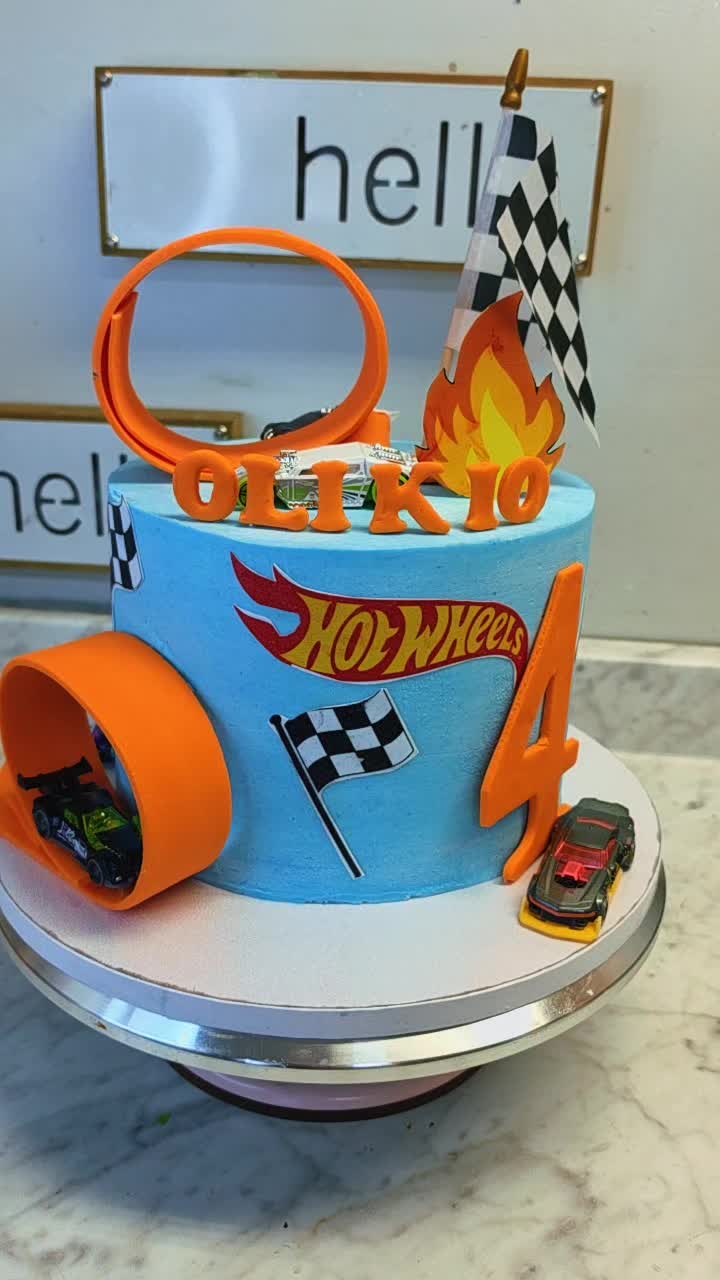 @AmazingCakesByYessy