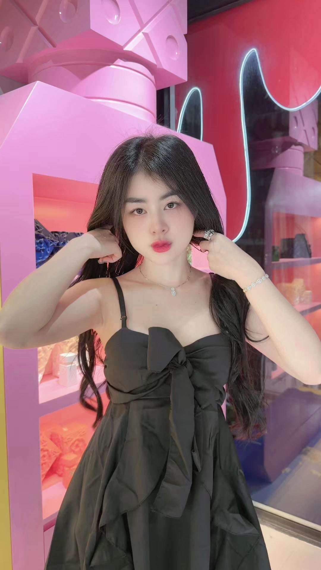 @Bee Moon ๐๐