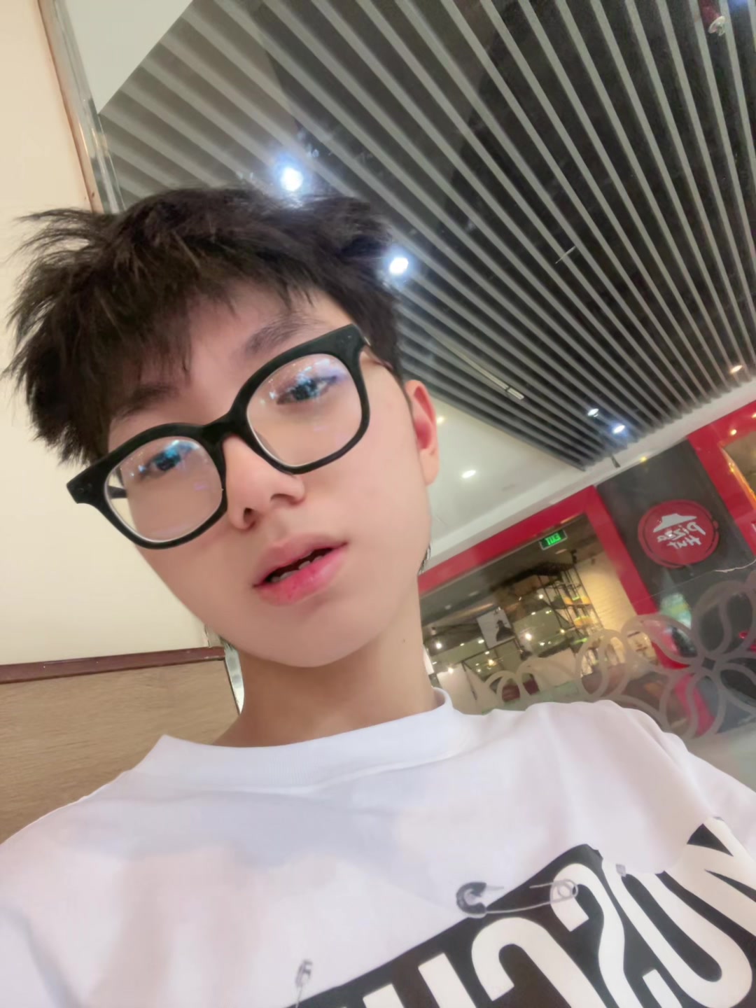 @ho&agrave;ng tử đơn c&ocirc;i