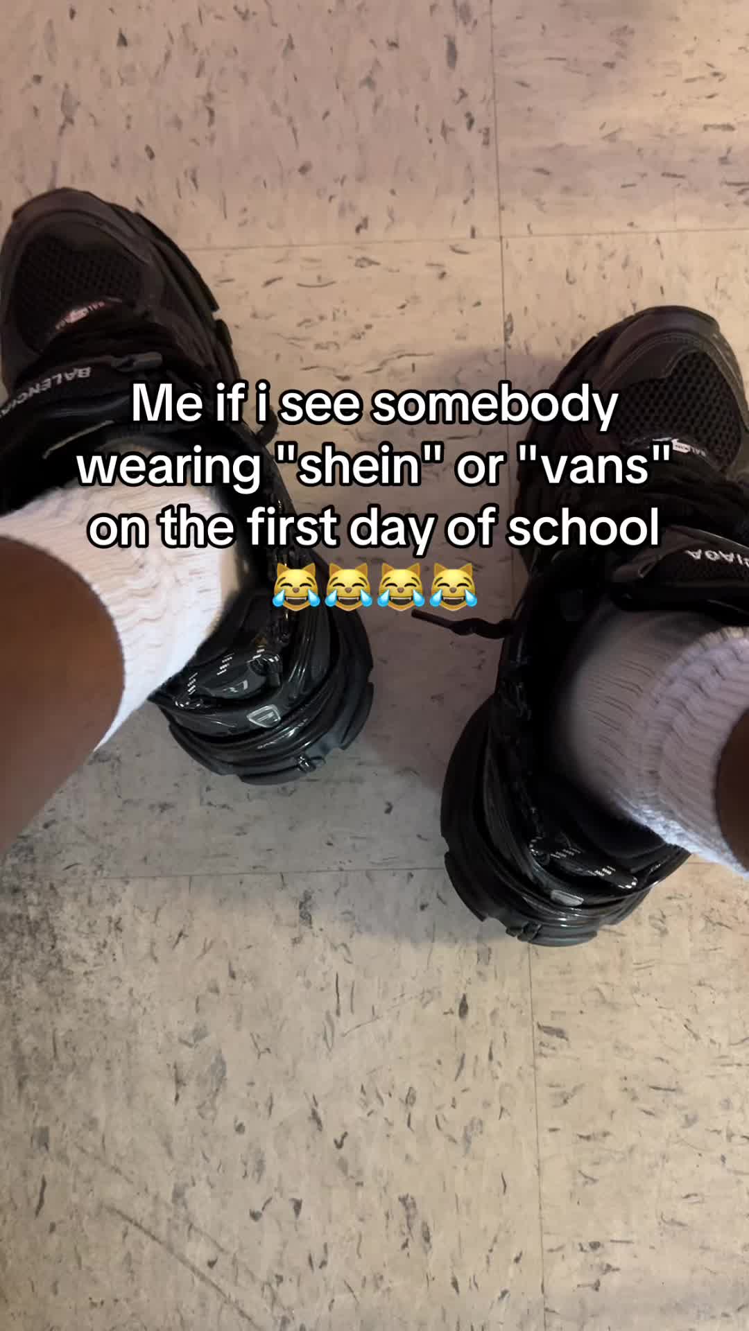 @⃟