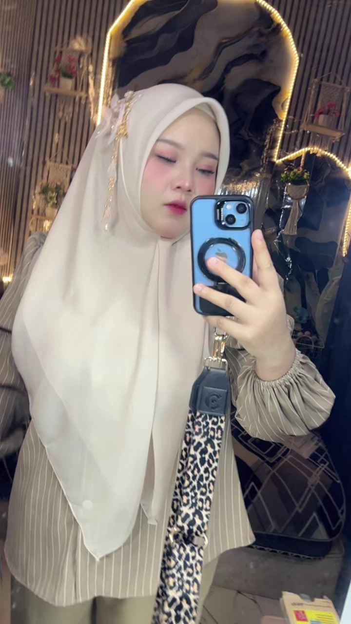 @Adelafashion1