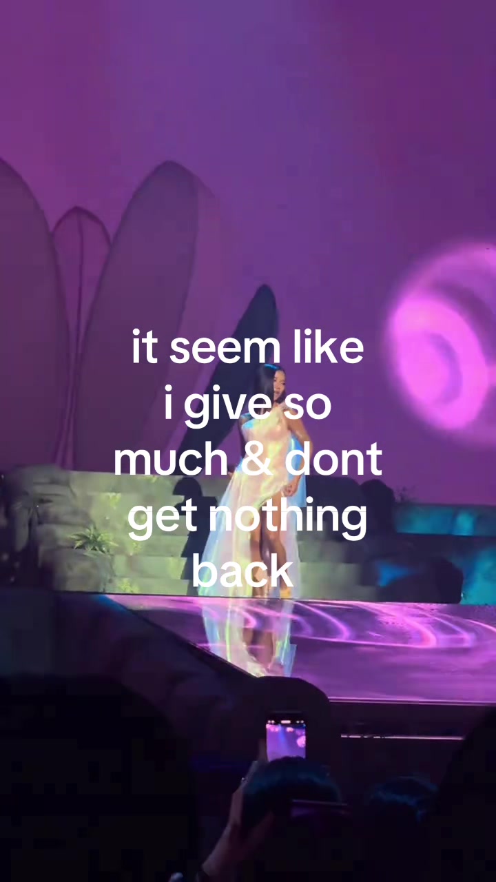 @⃟