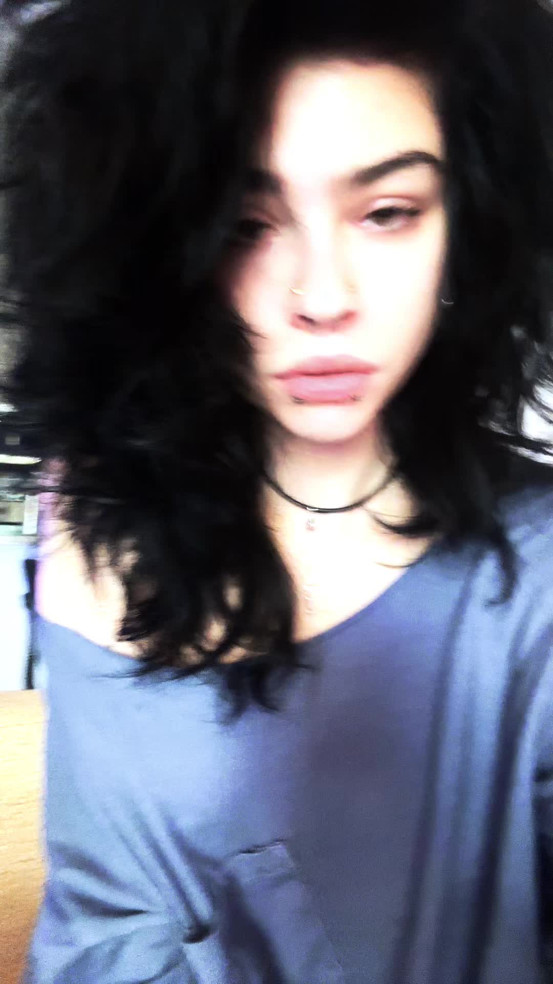 @bella
