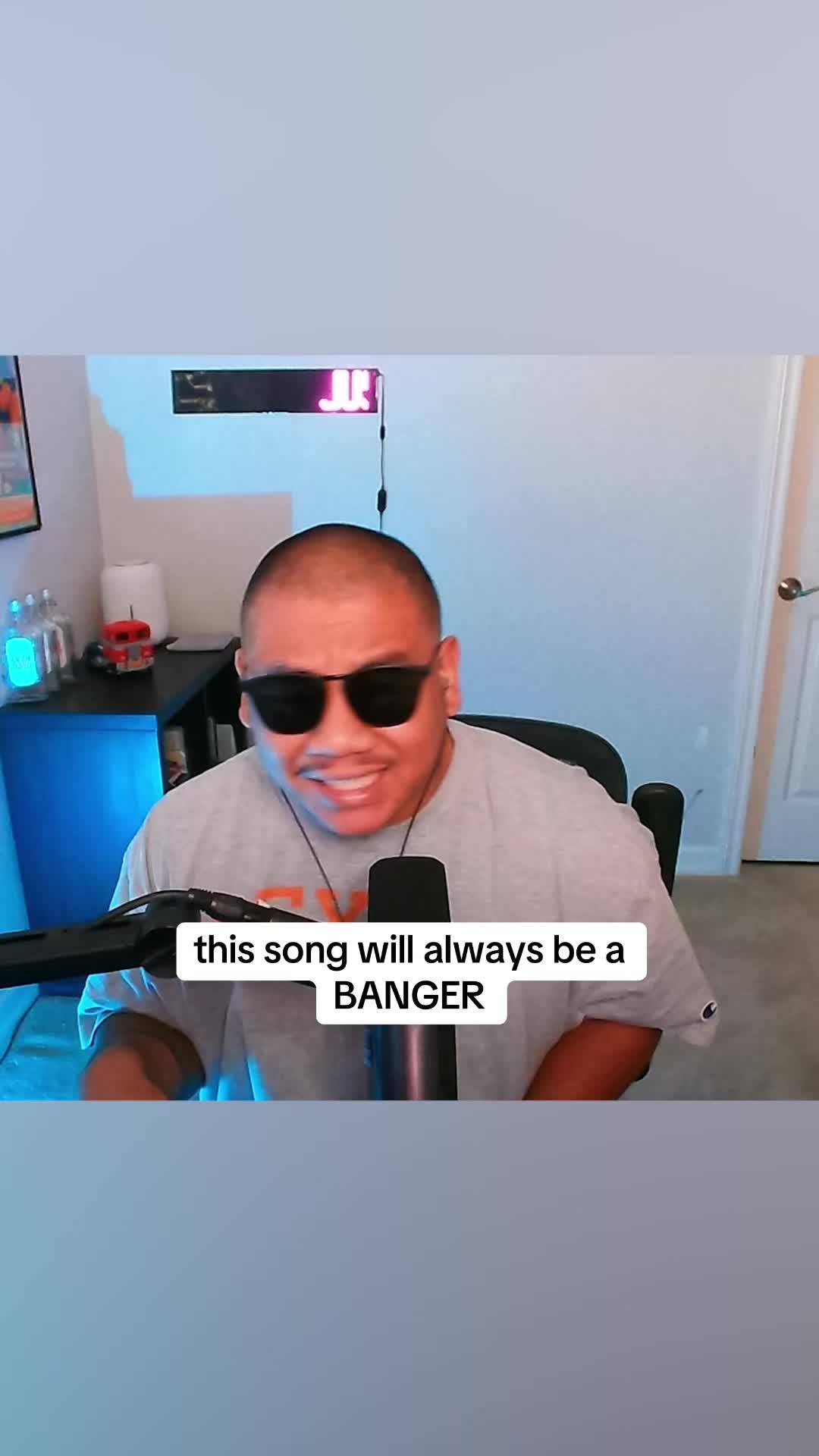 @Teehayyz