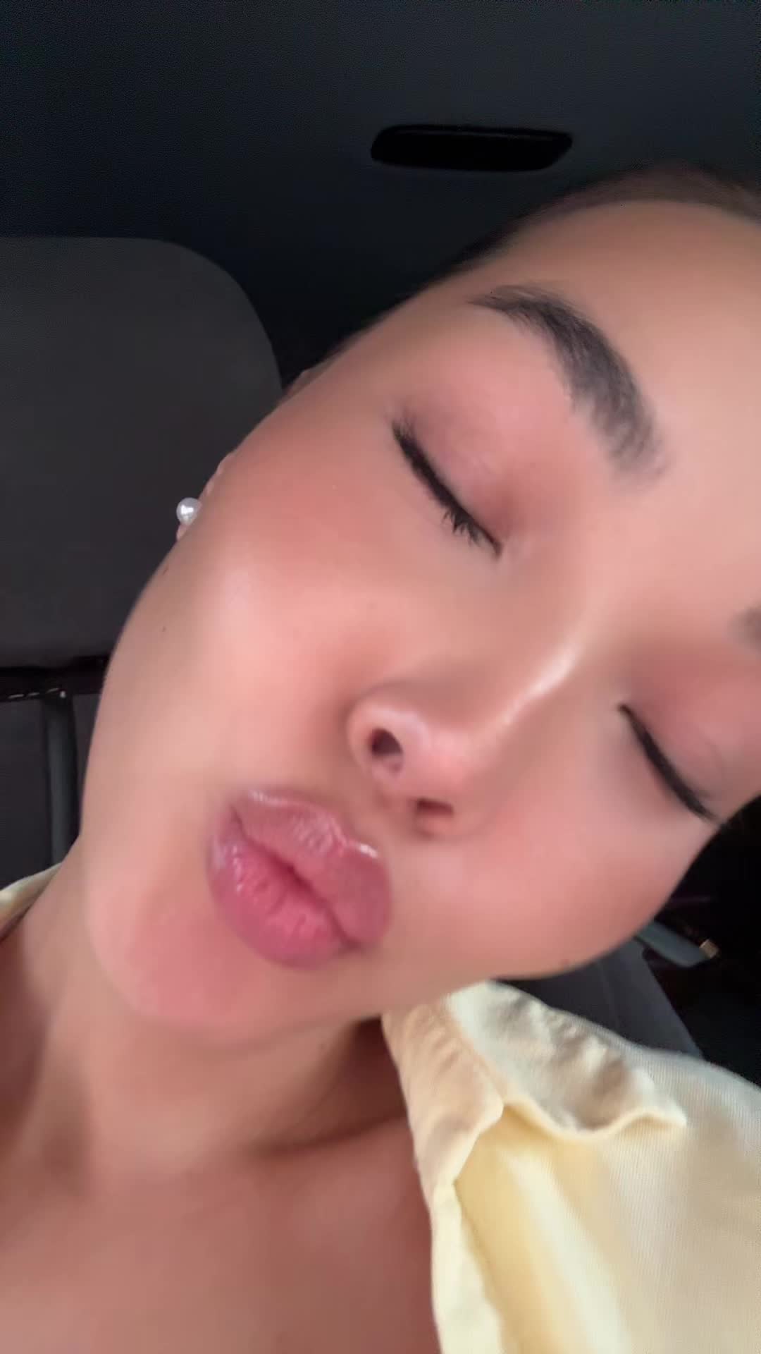 @adiafori.as