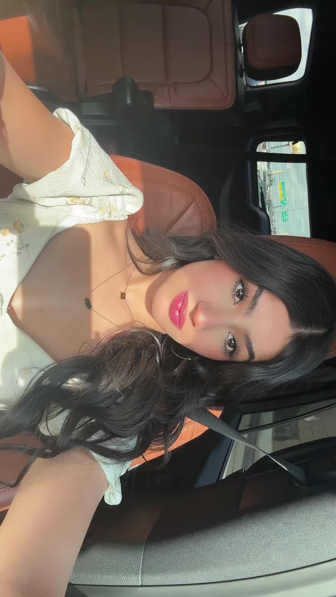 @vaneeza