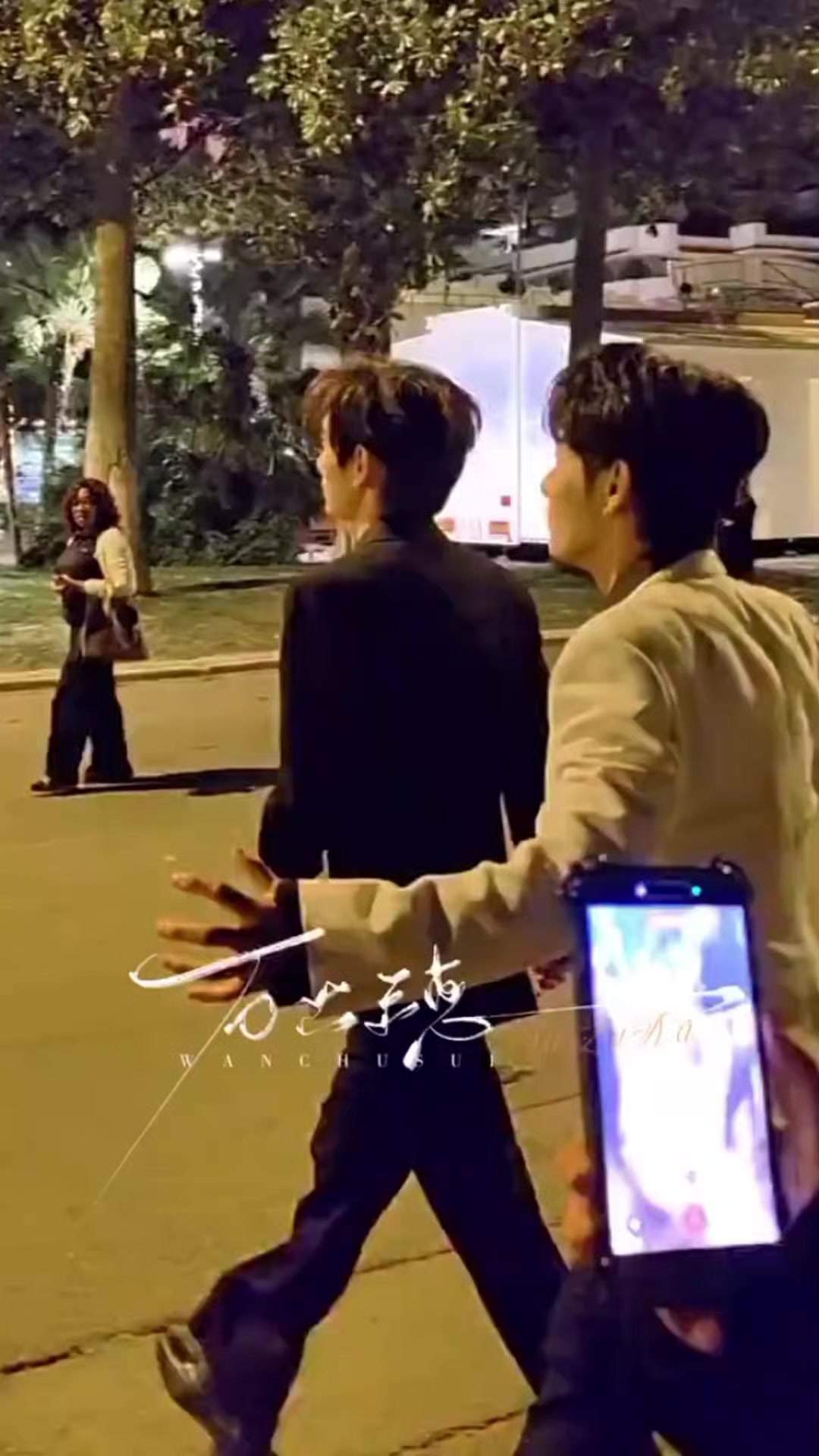 @𝘛𝘩𝘦𝘩𝘰𝘭𝘪𝘤