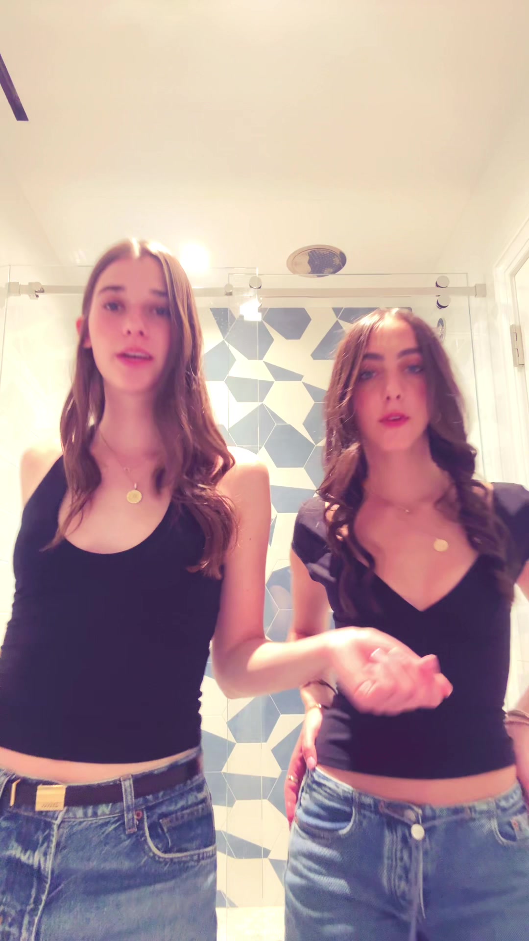 @sydneykurtzz