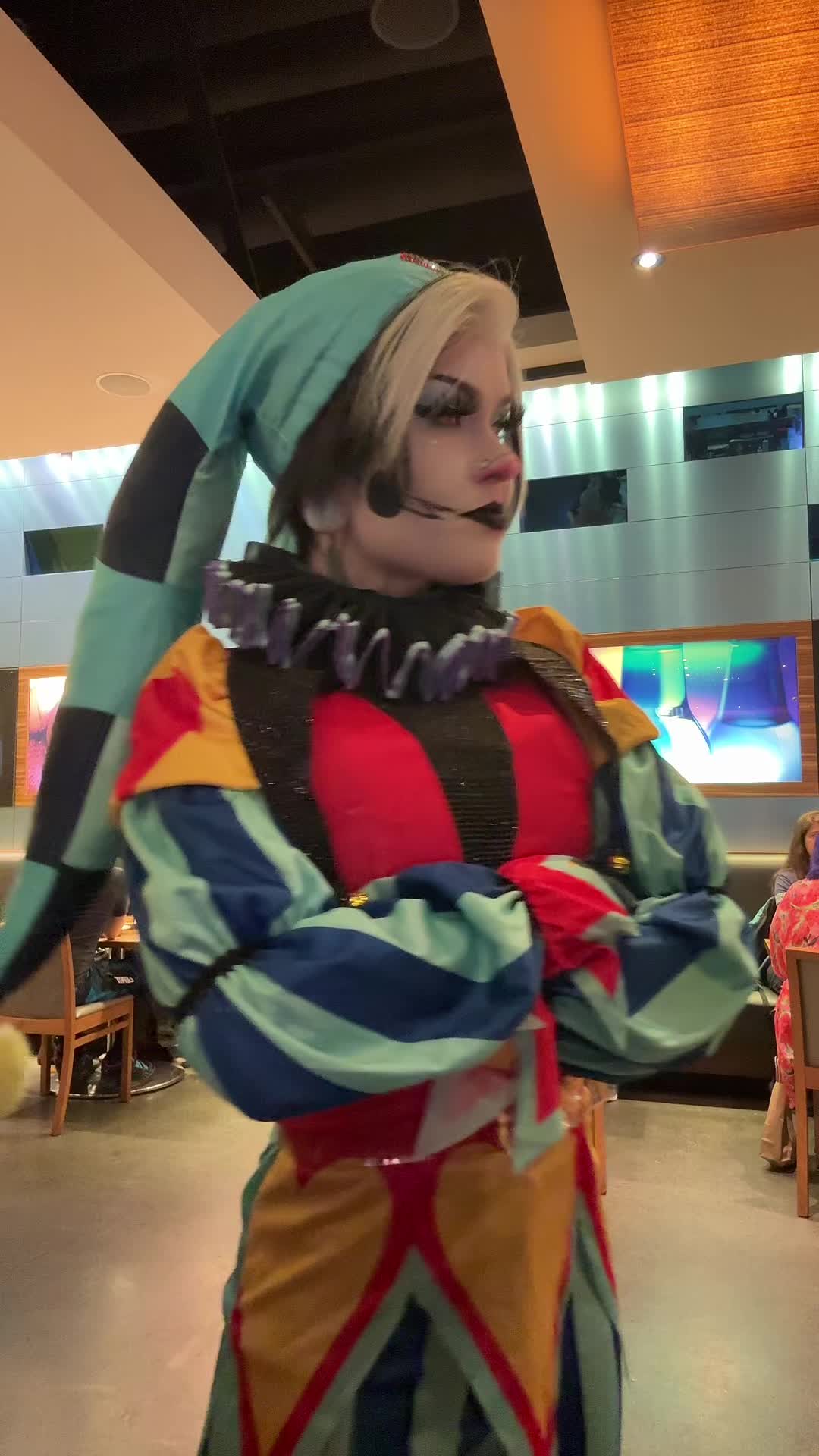 @Holofox