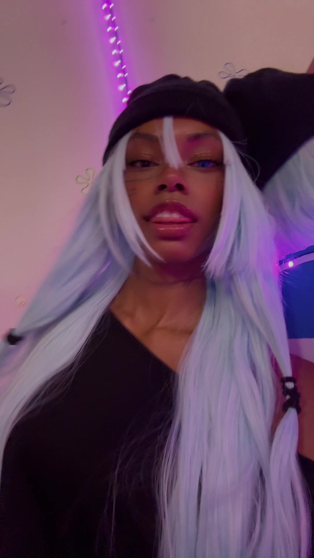 @moenimee