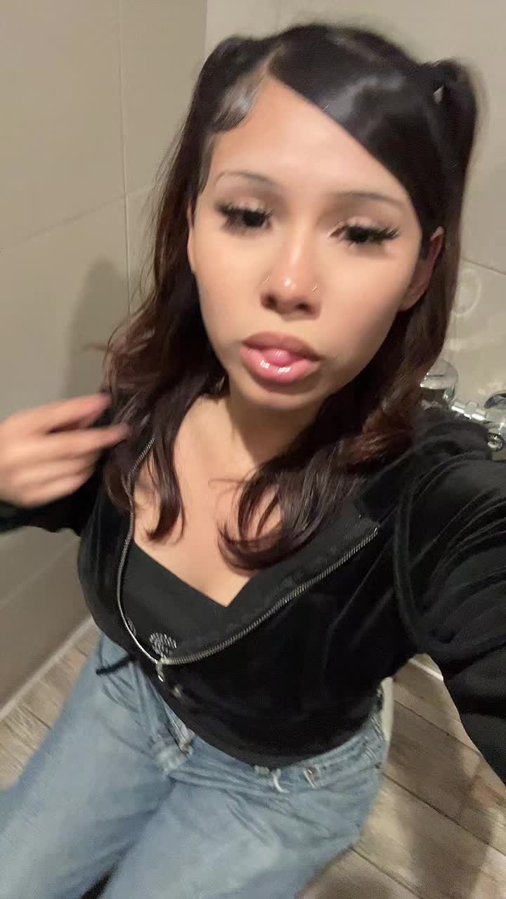 @😸