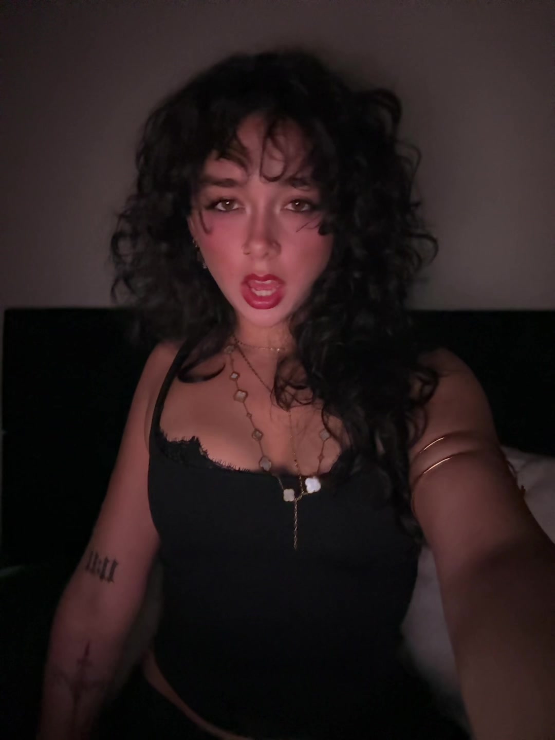 @️