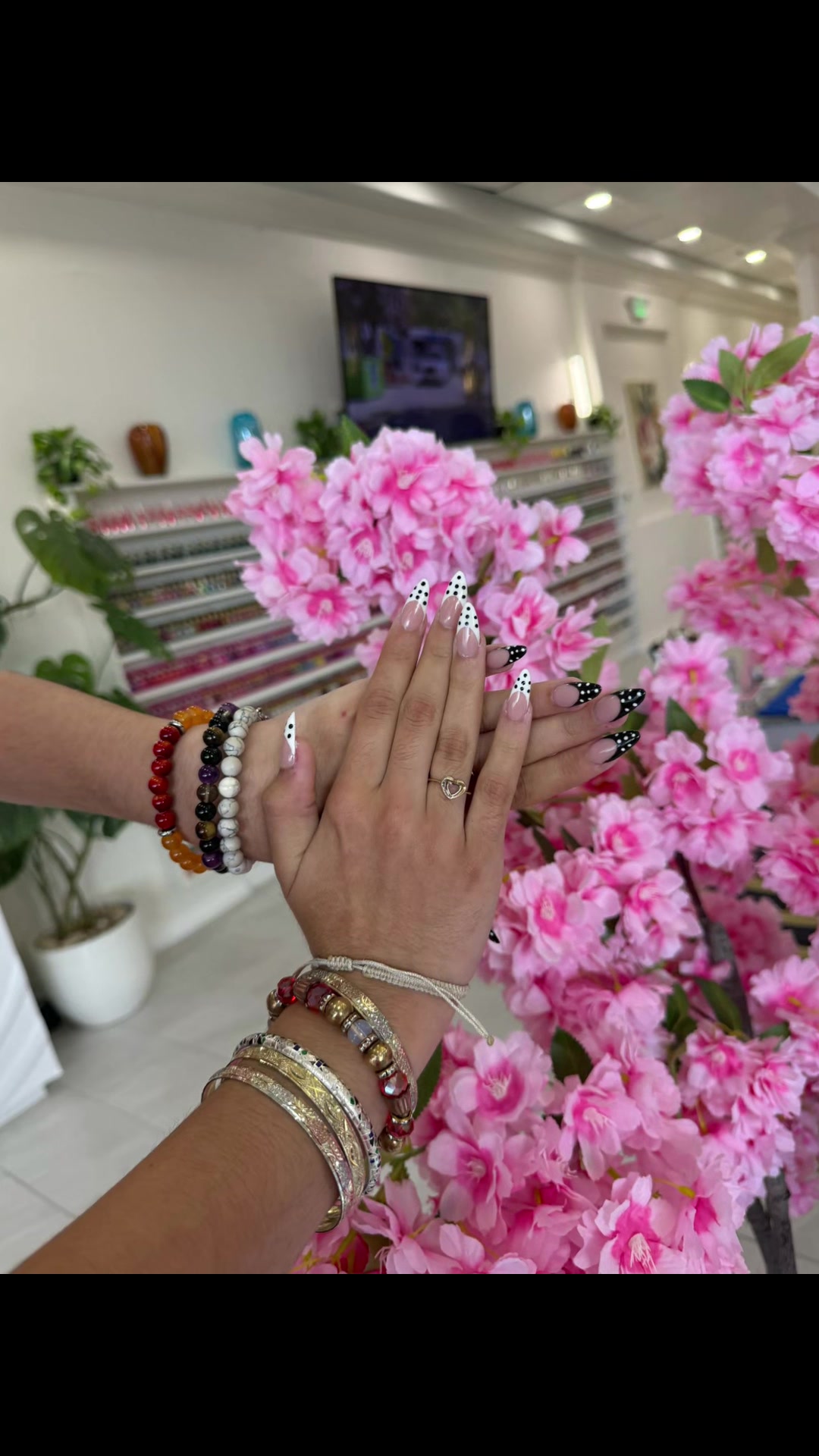 @KR nails and spa