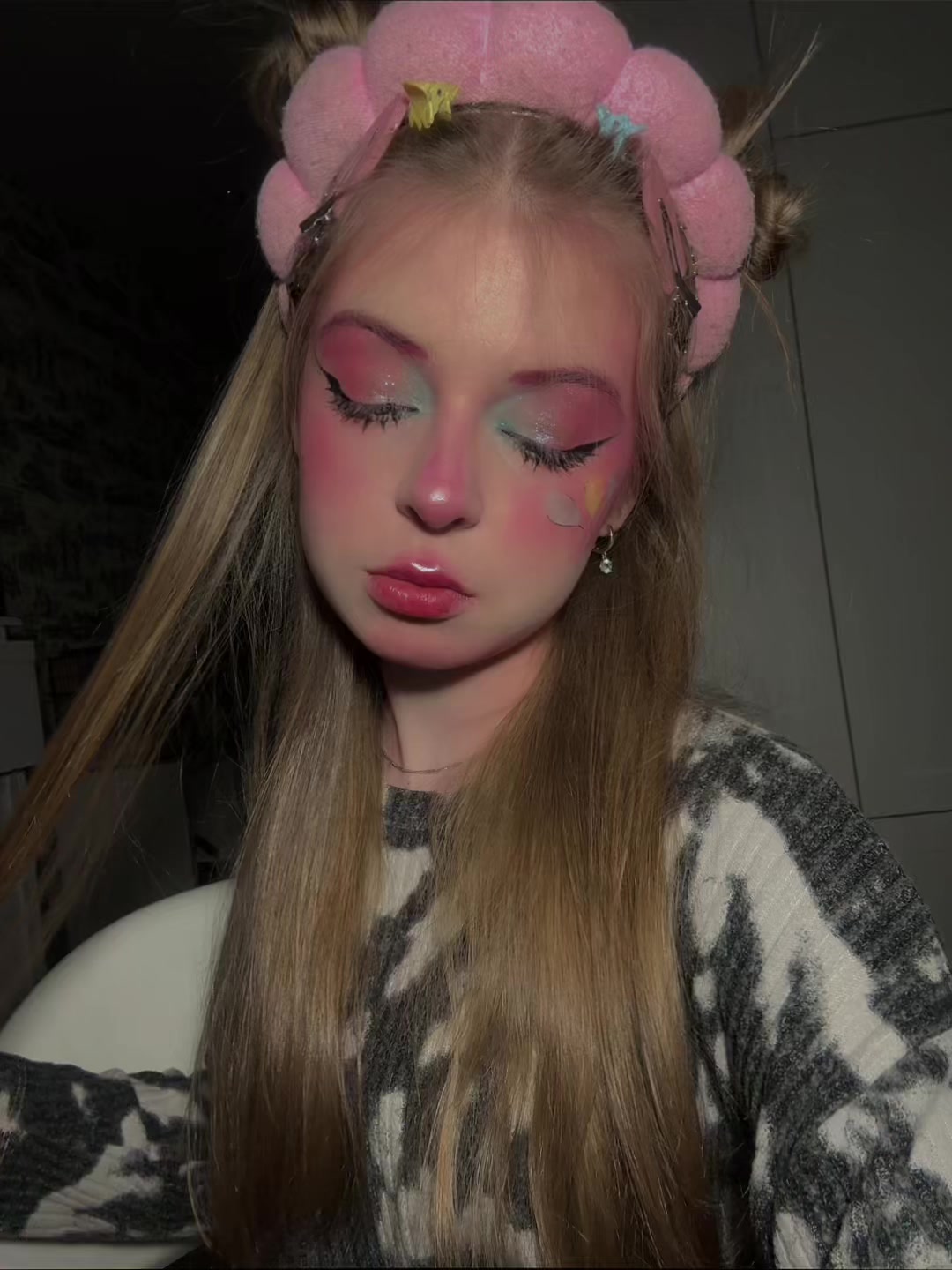 @манька